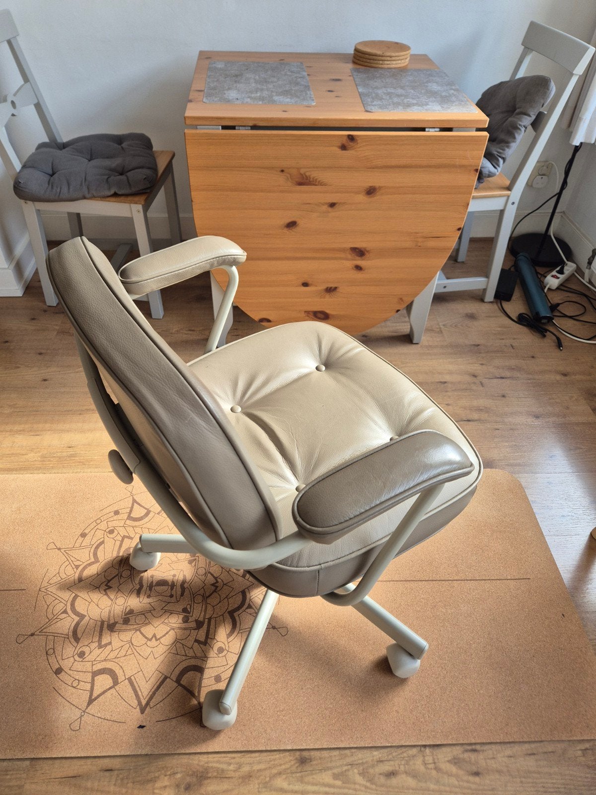 IKEA Alefjall Bureaustoel, Huis en Inrichting, Ophalen, Zo goed als nieuw, Beige