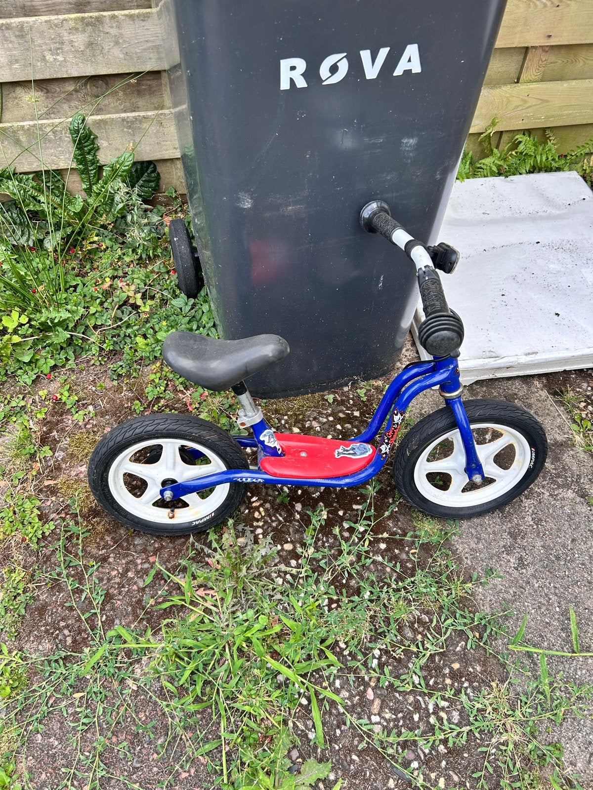 Loopfiets met dinostickers, Ophalen, Gebruikt, Minder dan 16 inch