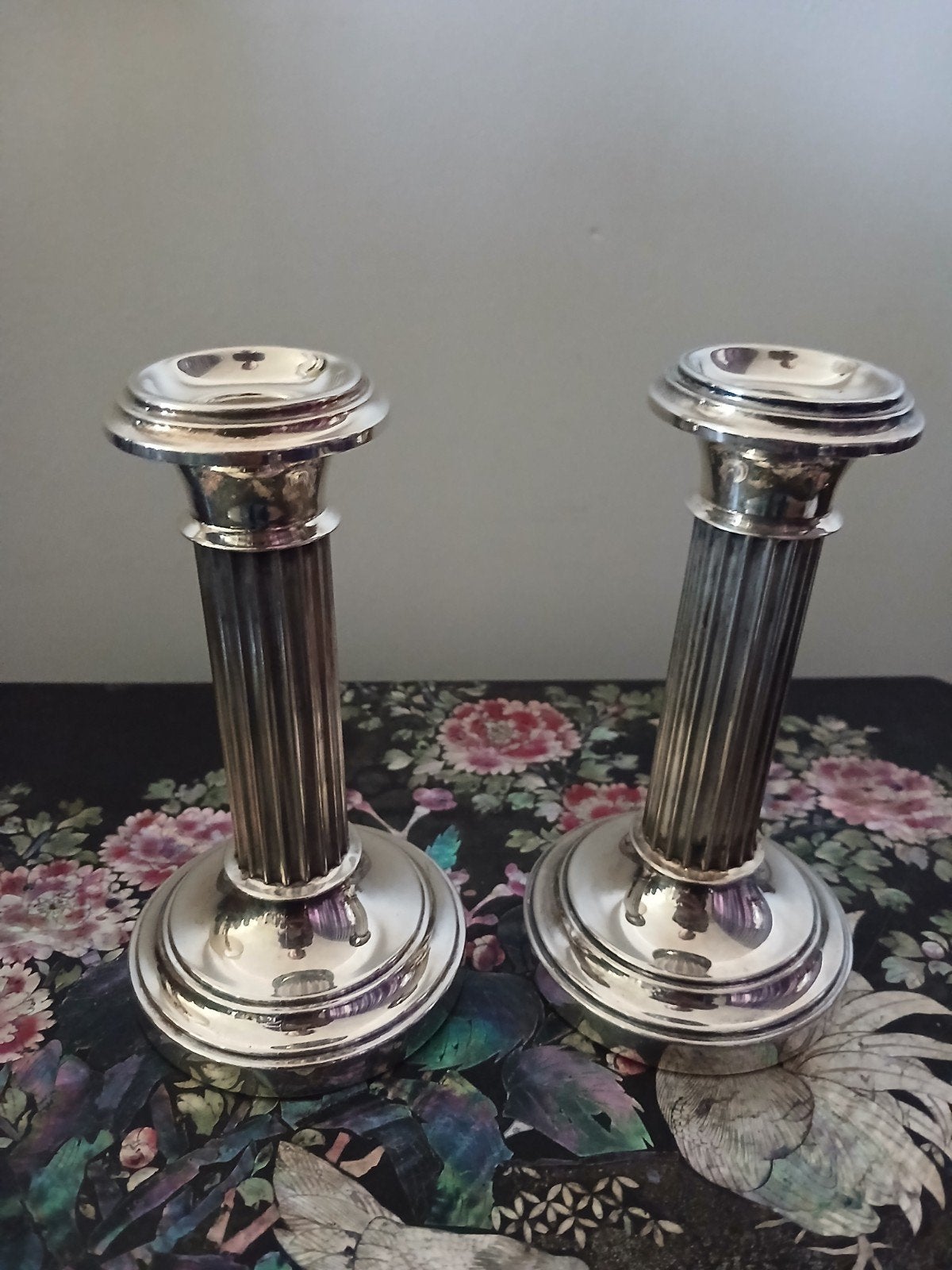 Van Kempen en Begeer zuilvormige zilveren kandelaars.,, Antiek en Kunst, Ophalen of Verzenden, Zilver