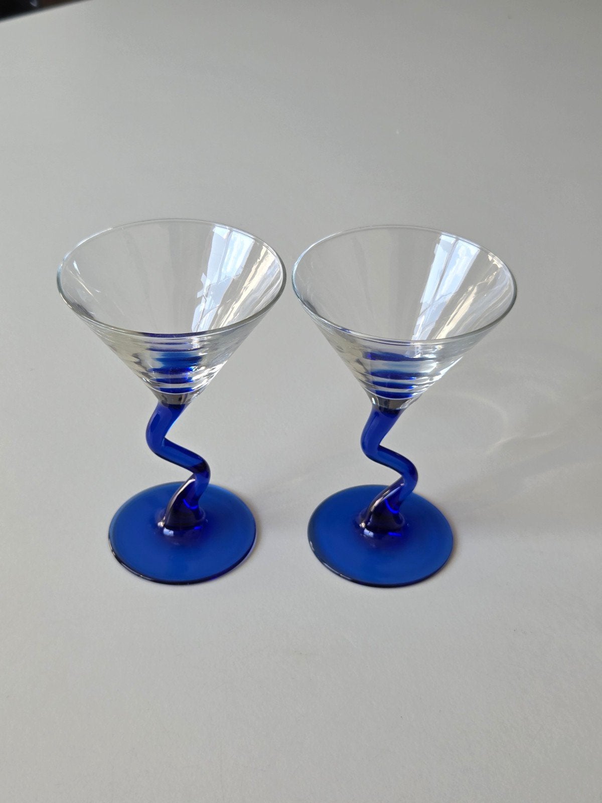 Set van 2 Vintage Martini Glazen - Kobaltblauwe Spiraalvoet, Ophalen of Verzenden