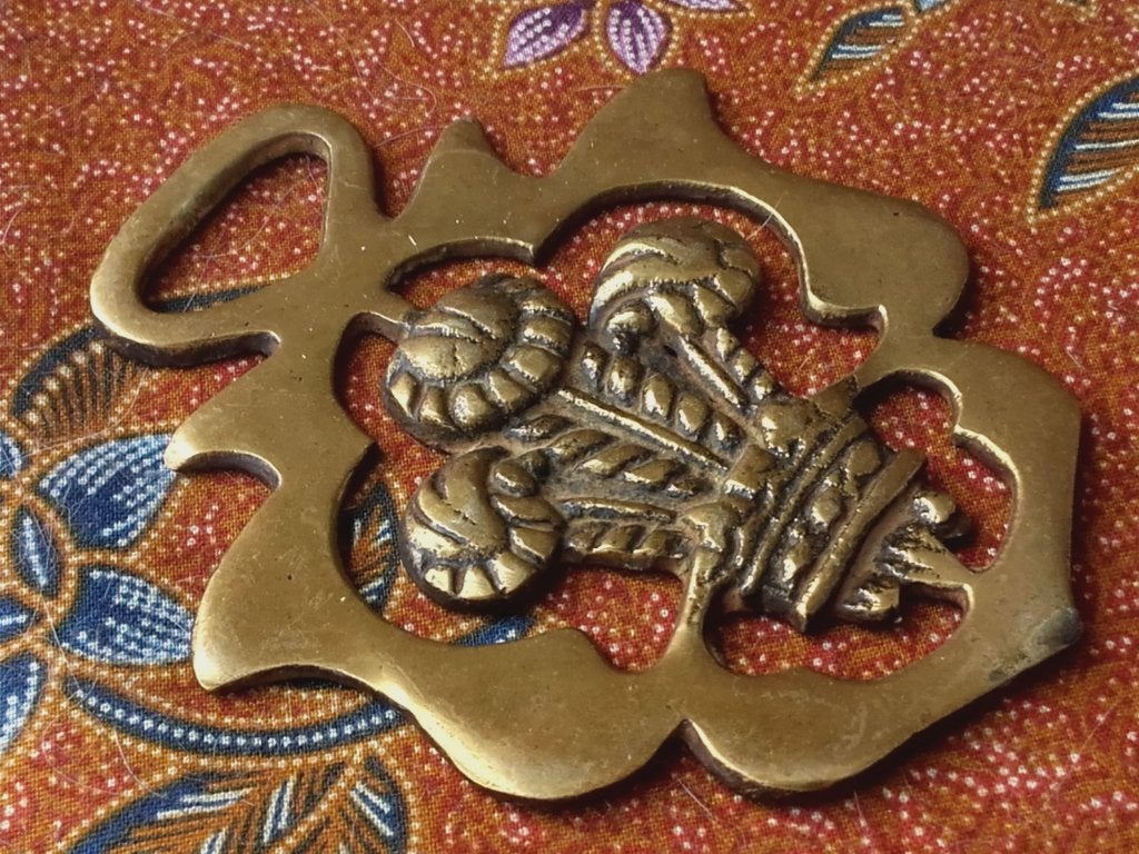 Antiek kleppermannetje uit Engeland met veren of pluimen., Ophalen of Verzenden, Koper