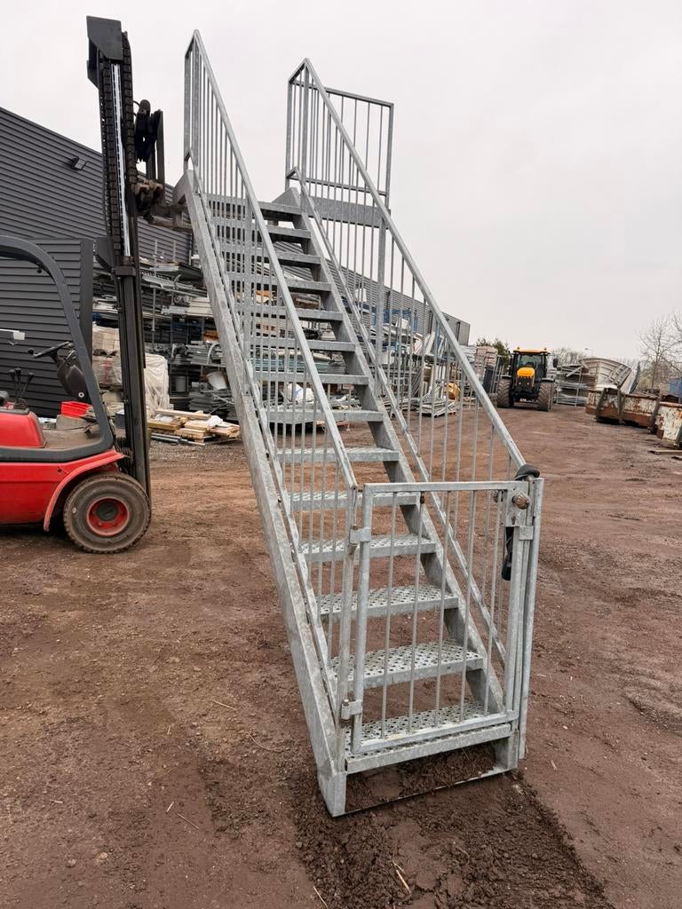 Gegalvaniseerde steektrap bordestrap wenteltrap trap trappen, Doe-het-zelf en Verbouw, Ophalen of Verzenden, Zo goed als nieuw