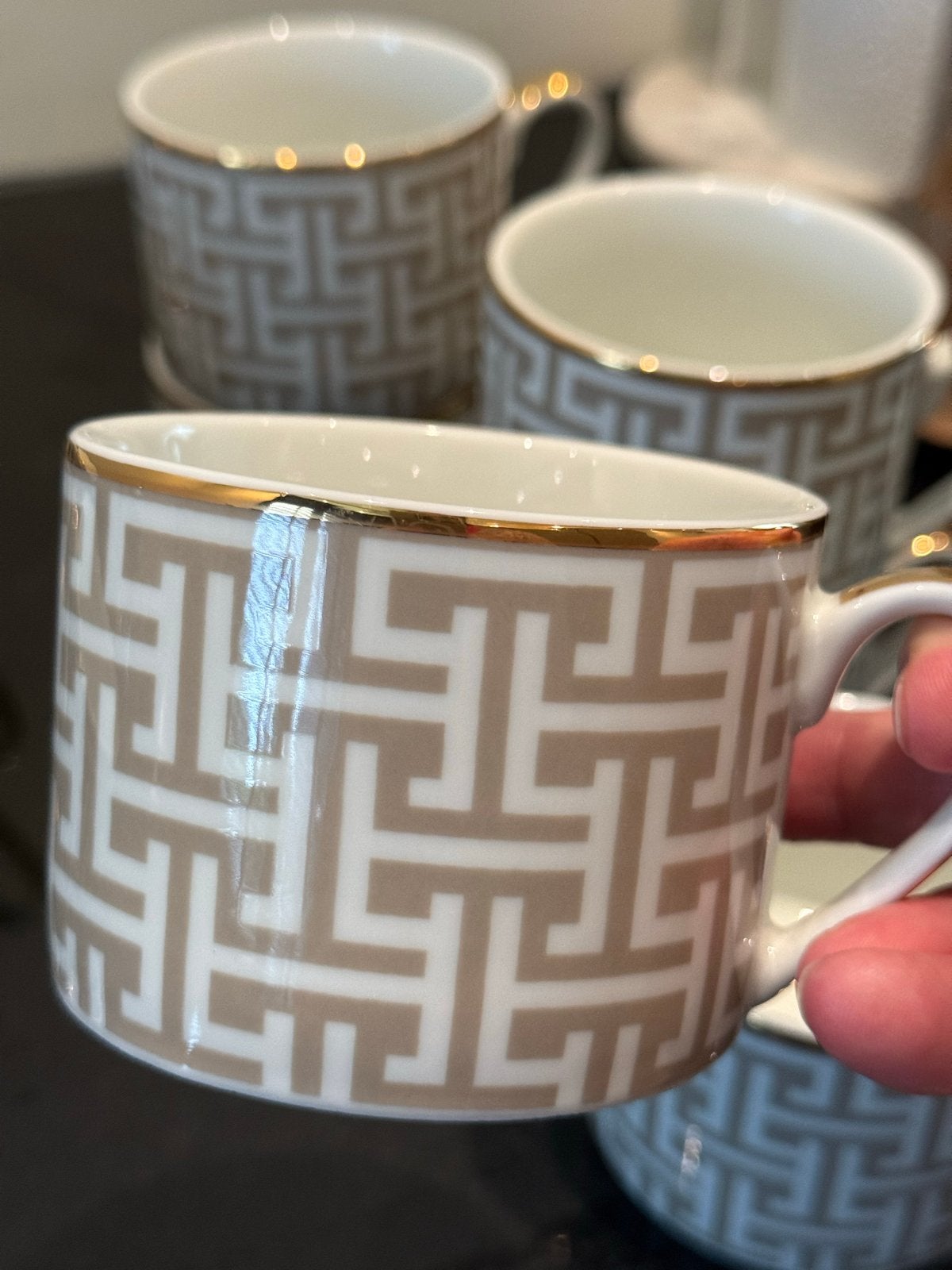H&M Home Kopjes Set - Zwart/Wit en Beige/Goud, Overige merken, Nieuw, Ophalen of Verzenden, Modern