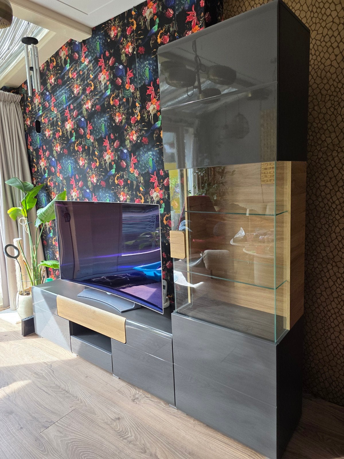 Modern TV meubel met vitrinekast - Grijs met houtaccenten, Ophalen, Gebruikt, 200 cm of meer, Overige houtsoorten