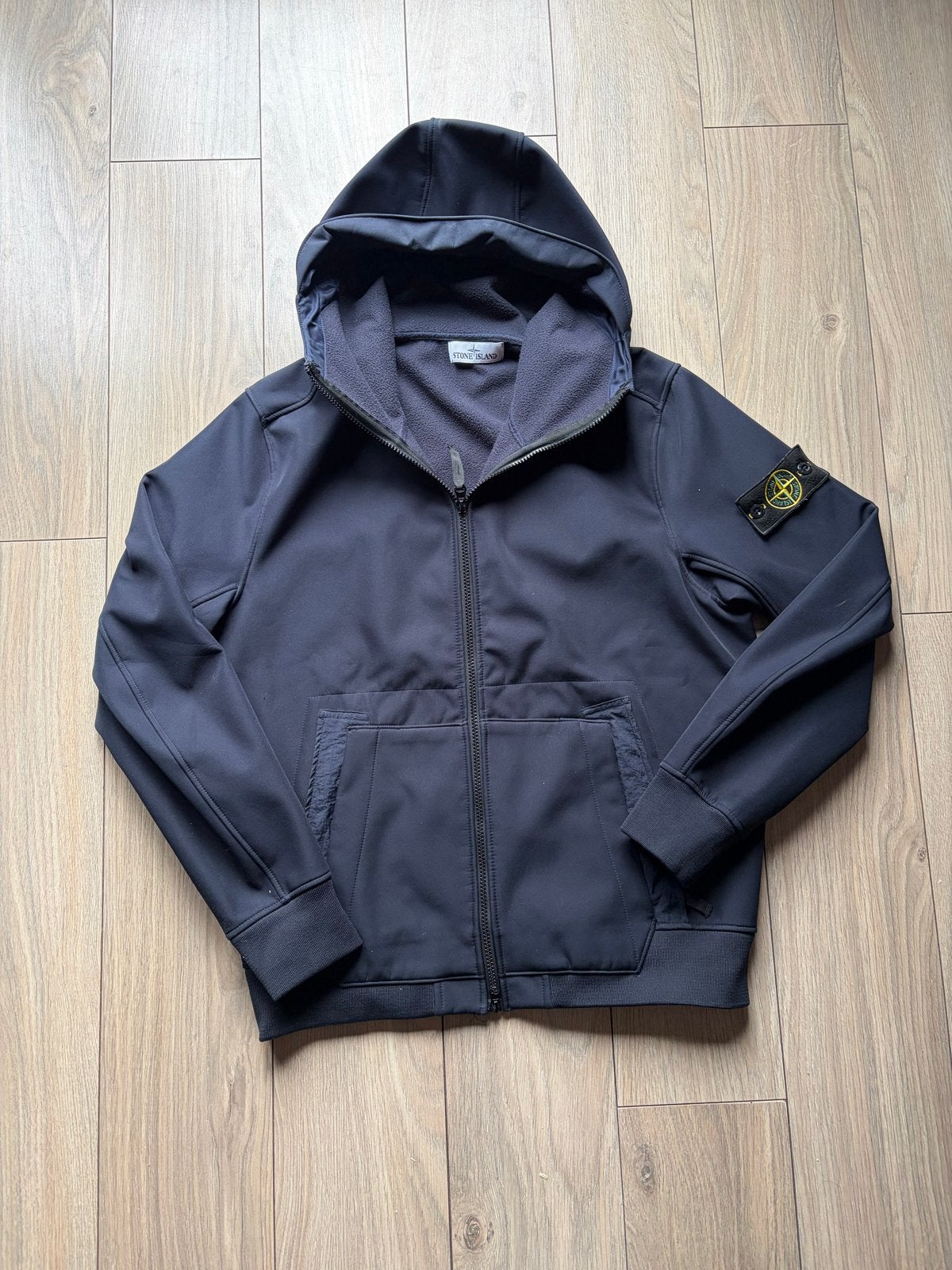 Orginele Stone Island Soft Shell Jas - Maat M - Donkerblauw, Ophalen of Verzenden, Zo goed als nieuw, Maat 48/50 (M), Blauw