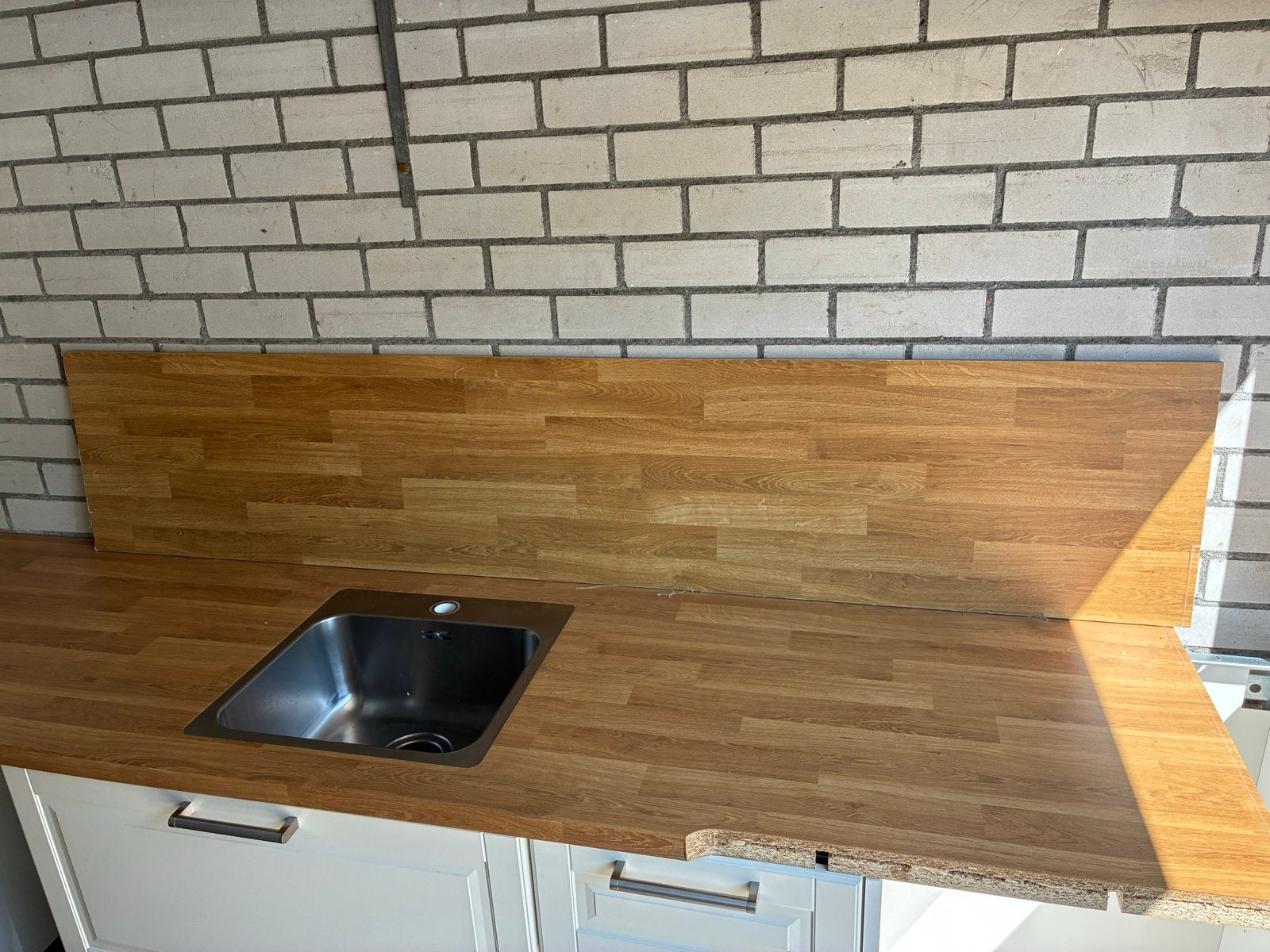 Hoek Keukenblad met spoelbak en opstand alleen het blad!!, Huis en Inrichting, Keuken | Keukenelementen, Ophalen, Gebruikt, Bruin