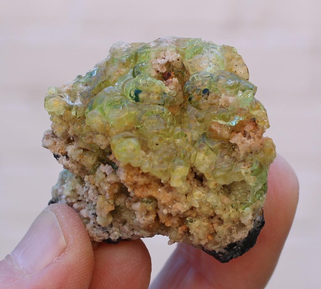 HYALIET OPAAL en TOERMALIJN uit Erongo in NAMIBIE RA en UV, Verzamelen, Mineralen en Fossielen, Ophalen of Verzenden, Mineraal