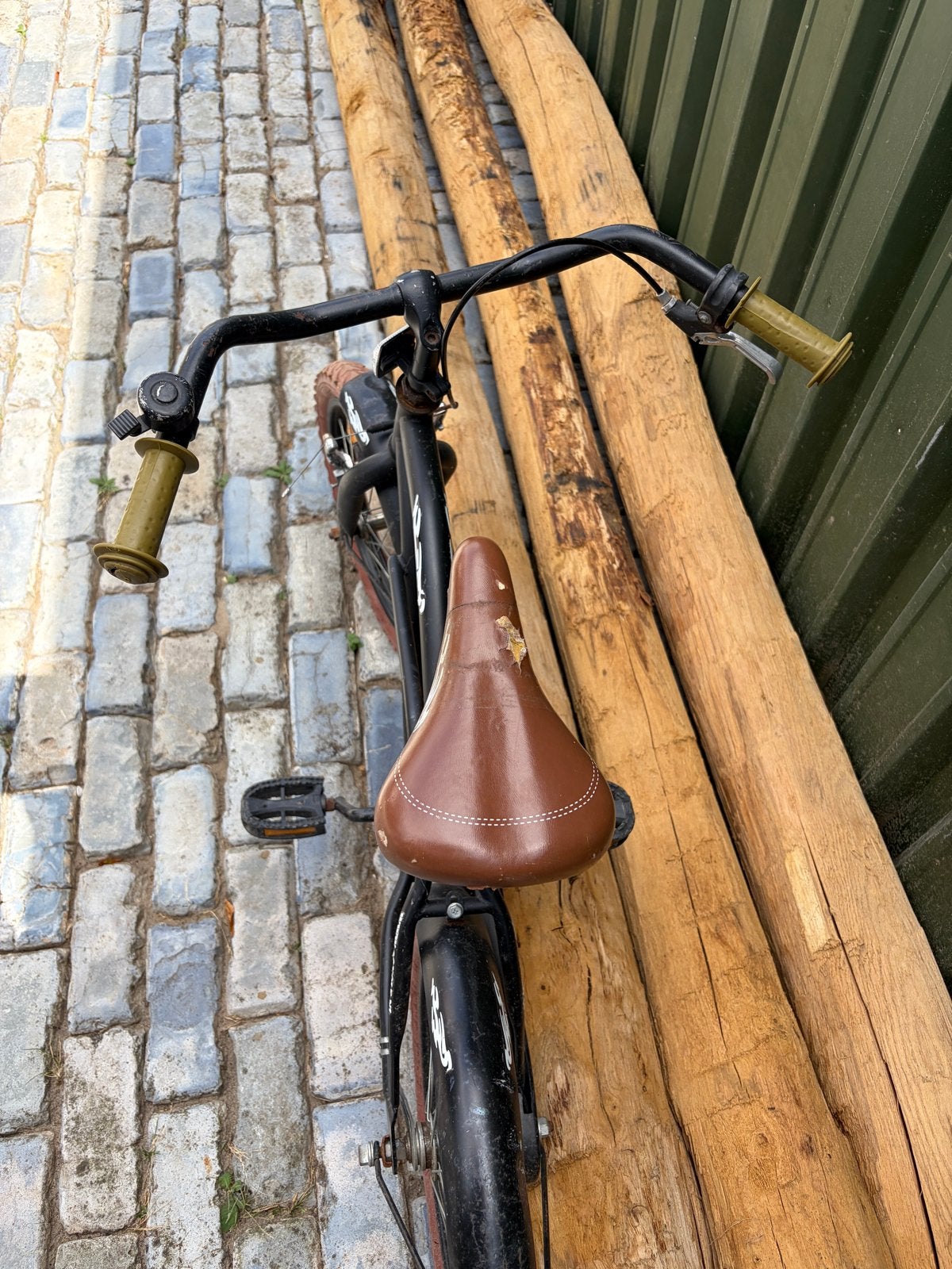 2Cycle Jongensfiets 16 inch - Zadel te vervangen, Fietsen en Brommers, Fietsen | Jongens, Ophalen, Terugtraprem, Gebruikt, Handrem