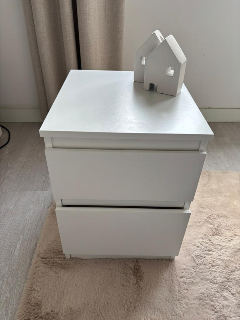 Nachtkastje - MALM ladekast wit, Huis en Inrichting, Kasten | Ladekasten, Ophalen, Minder dan 50 cm, 1 of 2 laden, Zo goed als nieuw