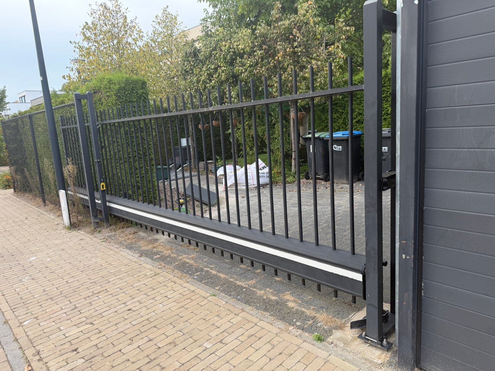Heras industriële schuifpoort – 4,2 meter doorgang, Tuin en Terras, Ophalen, Zo goed als nieuw, IJzer, Spijlenhekwerk
