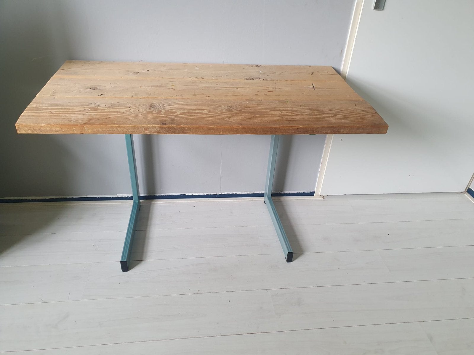 Oud kindertafeltje met steigerhouten blad, Ophalen, Gebruikt, Tafel(s)