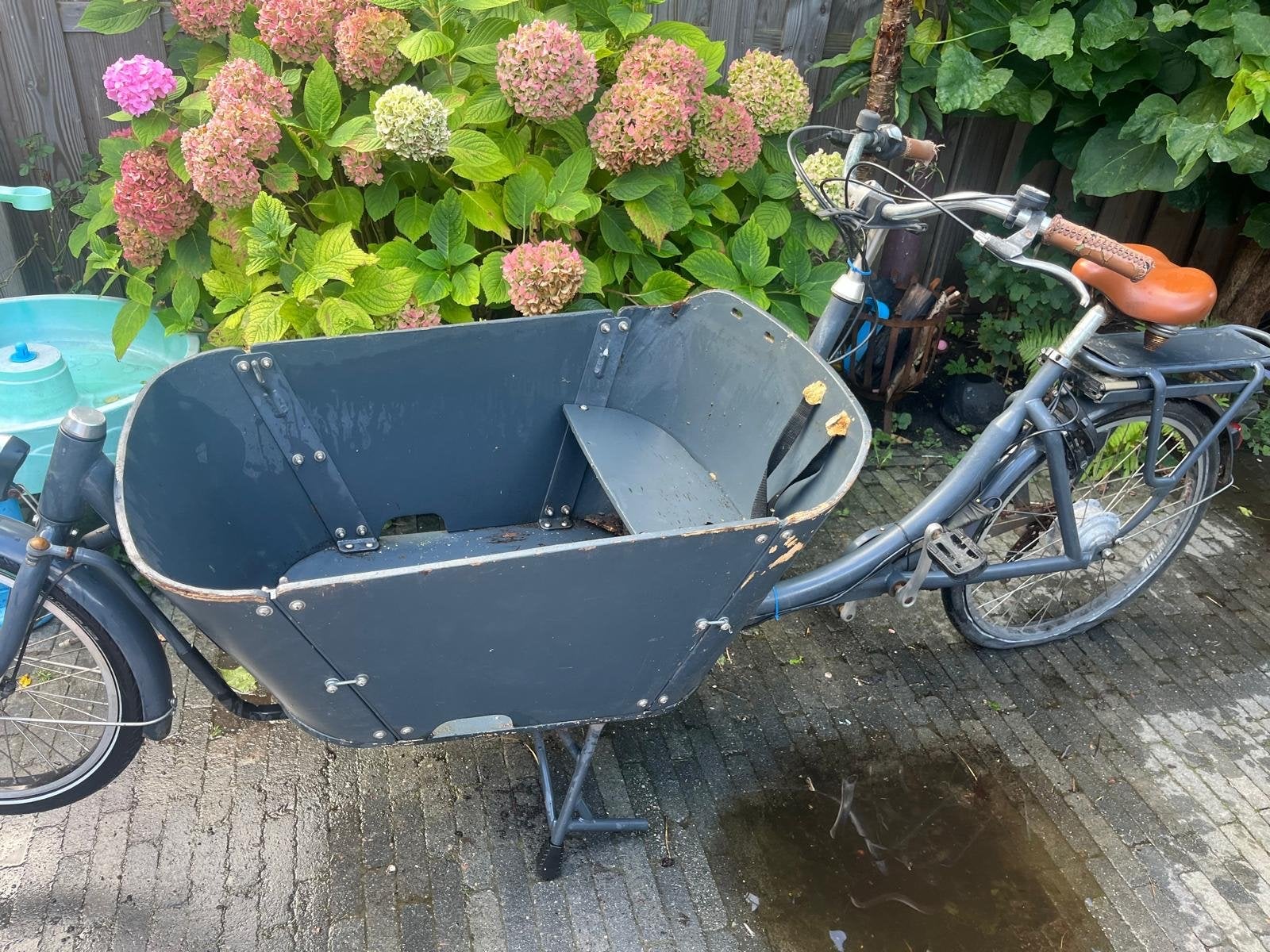 Opknap babboe bakfiets met lekke achterband, Fietsen en Brommers, Overige merken, Gebruikt, Ophalen of Verzenden, 2 kinderen