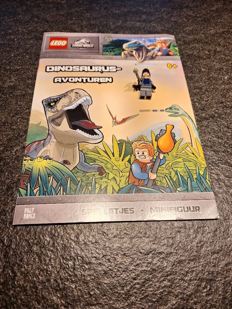 Lego stripboek Jurassic world met lego poppetje, Ophalen of Verzenden