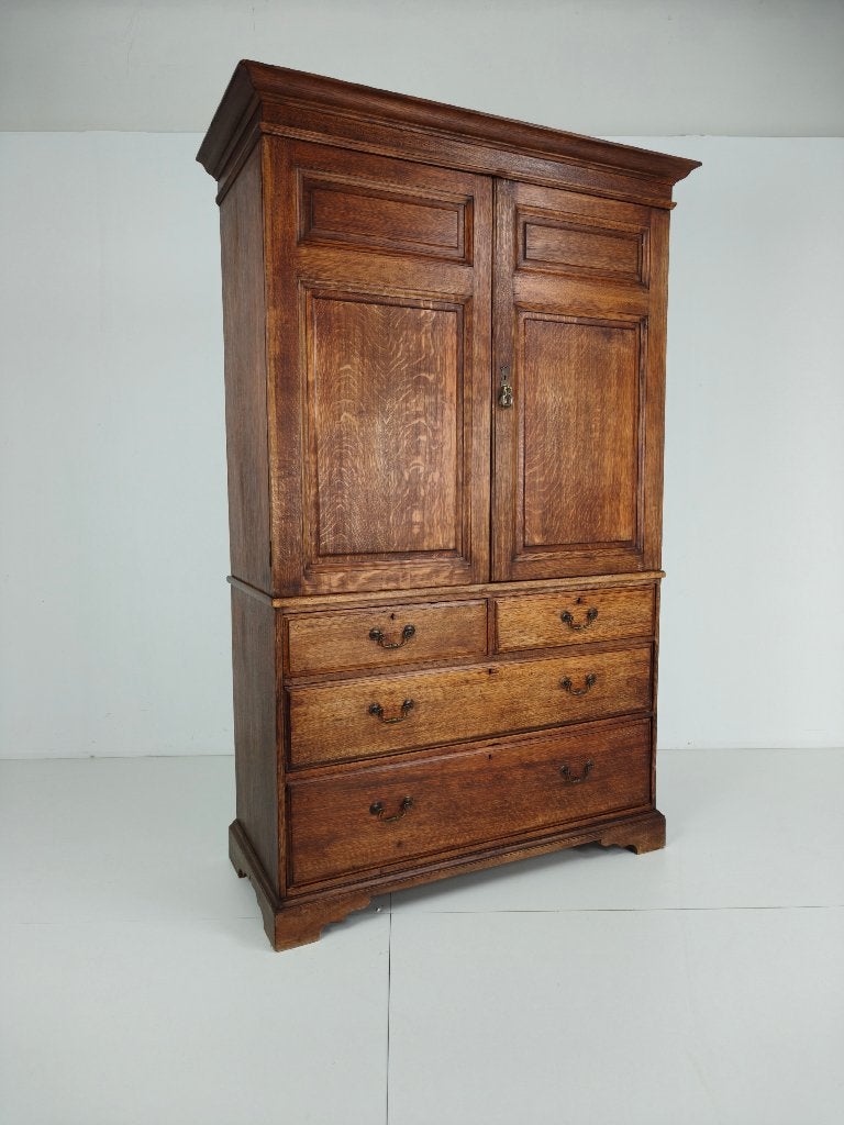 Howard & Son’s Berners Street linnenkast Lichteiken 19e eeuw, Antiek en Kunst, Antiek | Meubels | Kasten, Ophalen of Verzenden