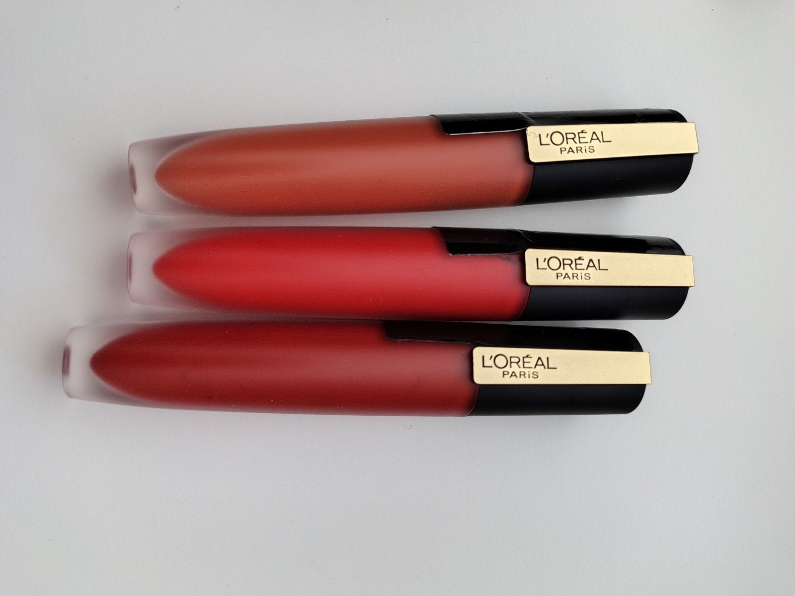 3x Nieuwe L'Oreal Matte Signature Liquid Lipstick, Ophalen of Verzenden, Nieuw, Rood, Lippen