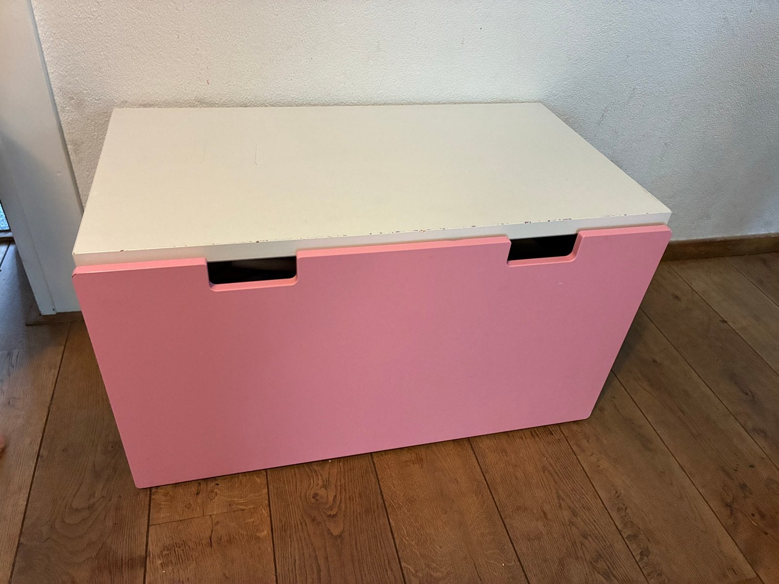 IKEA småstad bureau met roze kist - Ideaal voor kinderkamer, Ophalen, 50 – 75, Gebruikt, 50 tot 100 cm