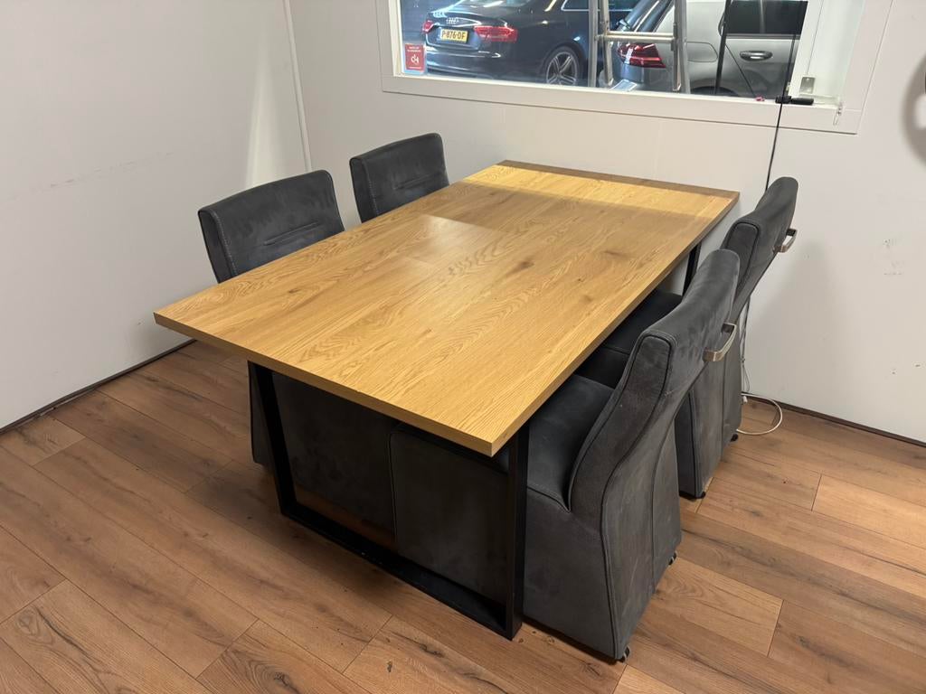 Eettafel incl 4 verrijdbare stoelen., Ophalen