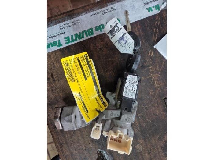 Kontaktslot + Sleutel van een Toyota IQ, Auto-onderdelen, Gebruikt, -, -, Toyota