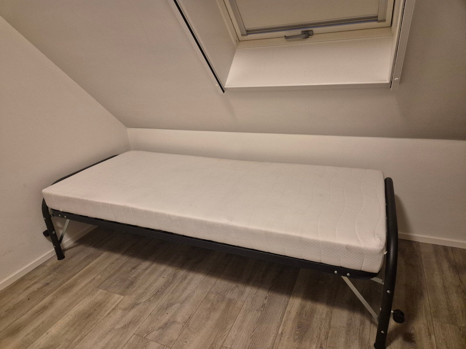 Onderschuifbed 90x200, Huis en Inrichting, Slaapkamer | Bedden, Ophalen, 90 cm, Eenpersoons, Zwart