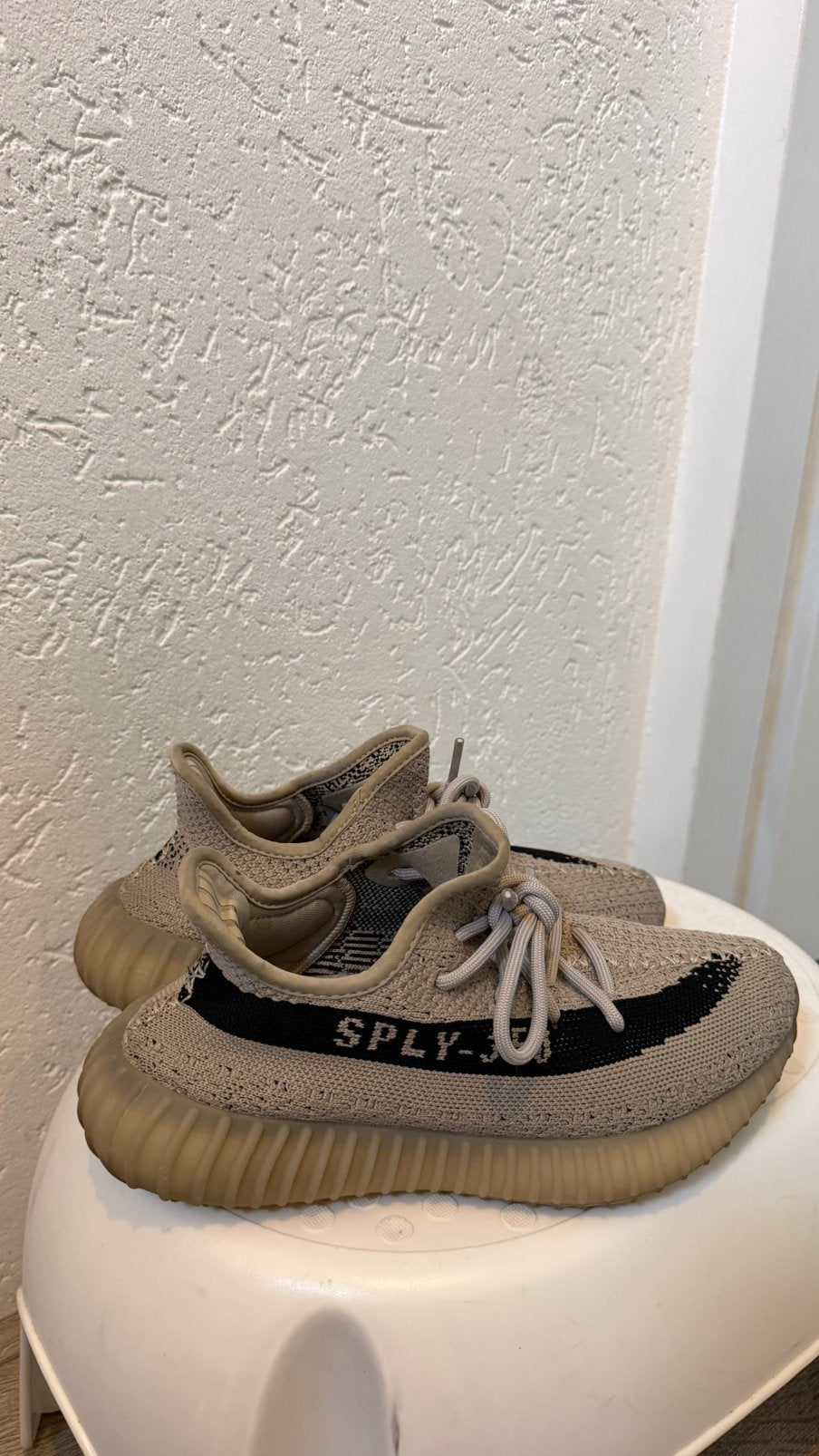 Yeezy Boost 350 V2 Slate, Overige kleuren, Ophalen of Verzenden, Sneakers of Gympen, Zo goed als nieuw