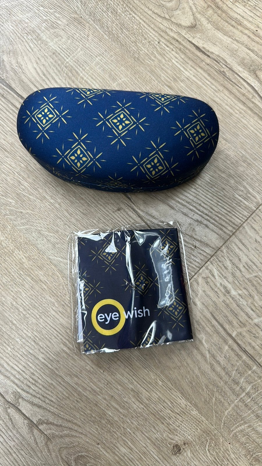 GLOEDNIEUWE Brillenkoker voor Zonnebril+brildoekje erbij, Overige merken, Zonnebril, Blauw, Nieuw