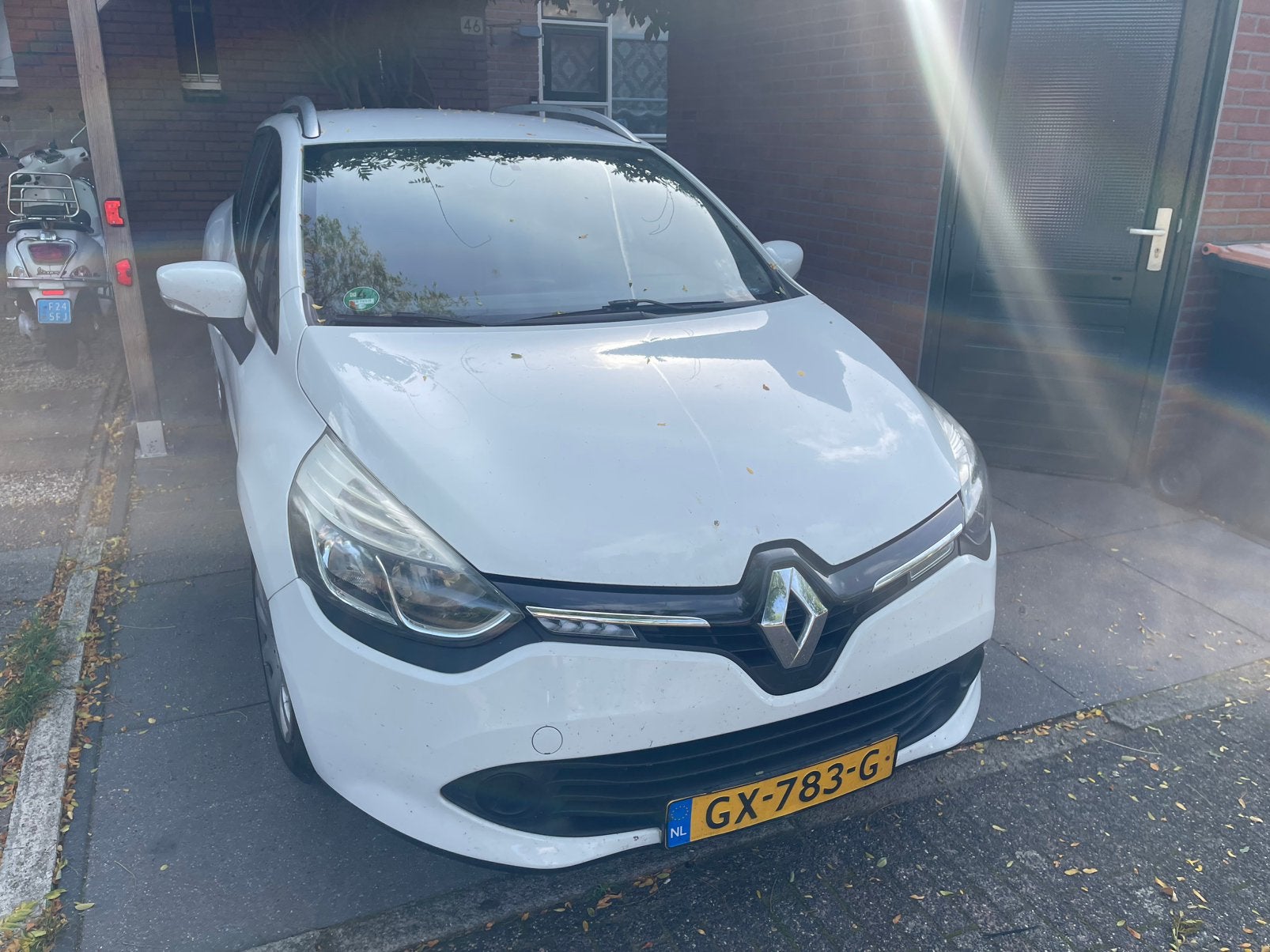 Renault Clio 1.5 DCI 66KW Estate 2015 Wit, Auto's, Voorwielaandrijving, Euro 5, Zwart, 4 cilinders