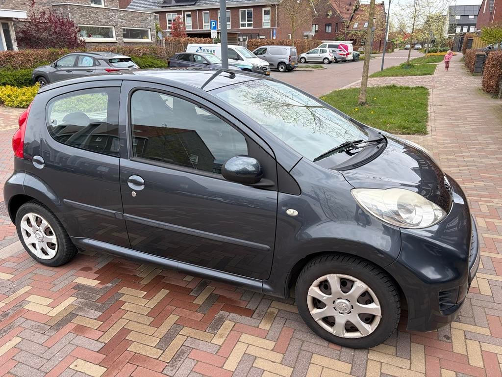 Peugeot 107 1.0 12V 5DR 2010 Grijs, Auto's, Peugeot, Voorwielaandrijving, 4 stoelen, 68 pk, Origineel Nederlands
