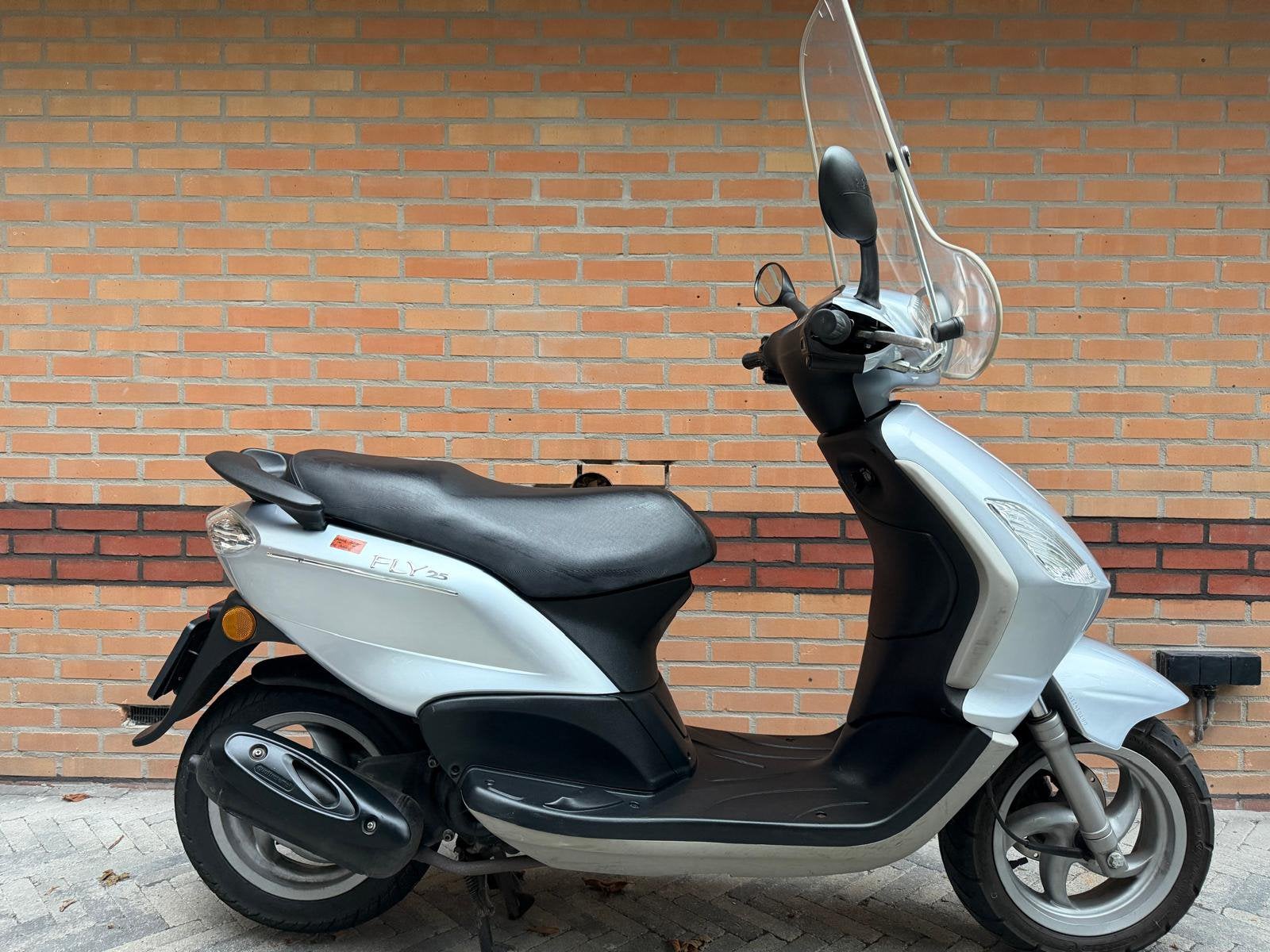 Piaggio Fly 25 km/u scooter - zo goed als nieuw, Ophalen, Zo goed als nieuw, Benzine, Fly