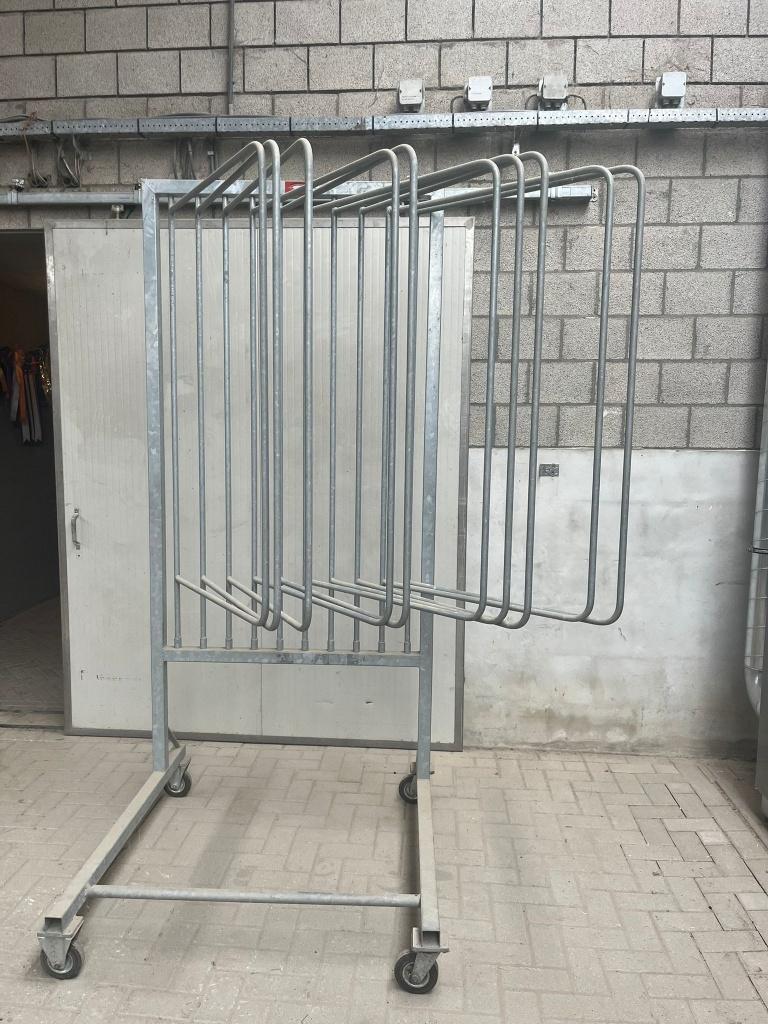 RVS verrijdbaar dekenrek 10 stuks, Ophalen, Zo goed als nieuw, Overige soorten