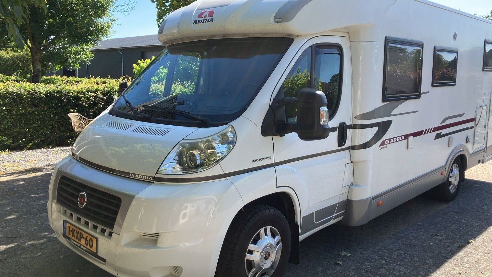 ADRIA CORAL 670SL SUPREME 2012 2X AIRCO TREKHAAK, Ringverwarming, Fiat, 6 tot 7 meter, Adria