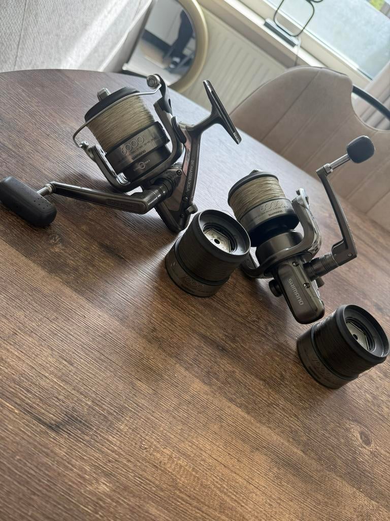 2x Shimano Biomaster XSA Big Pit Vismolen met extra spoelen, Ophalen, Zo goed als nieuw, Molen