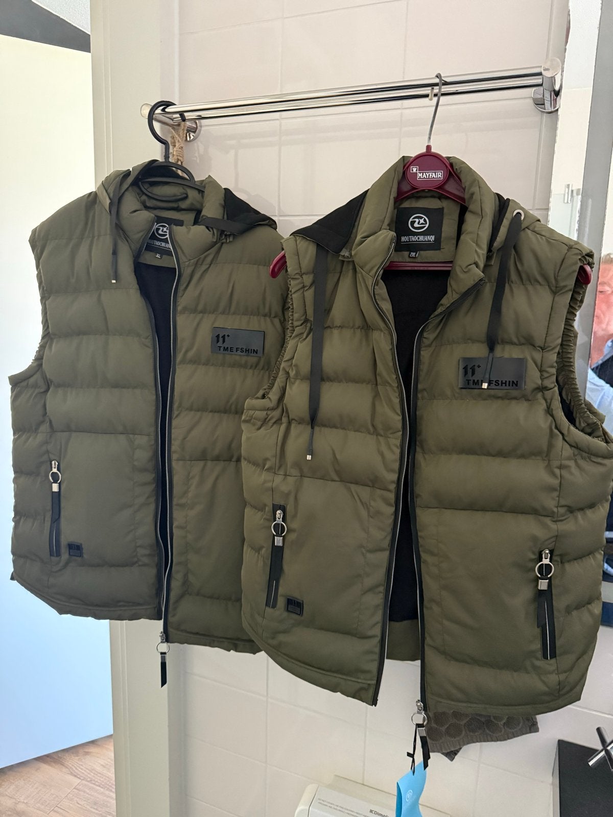 Nieuwe bodywarmers, maat M en L (label XL en 2XL), Kleding | Heren, Bodywarmers, Ophalen of Verzenden, Nieuw, Maat 48/50 (M), Groen