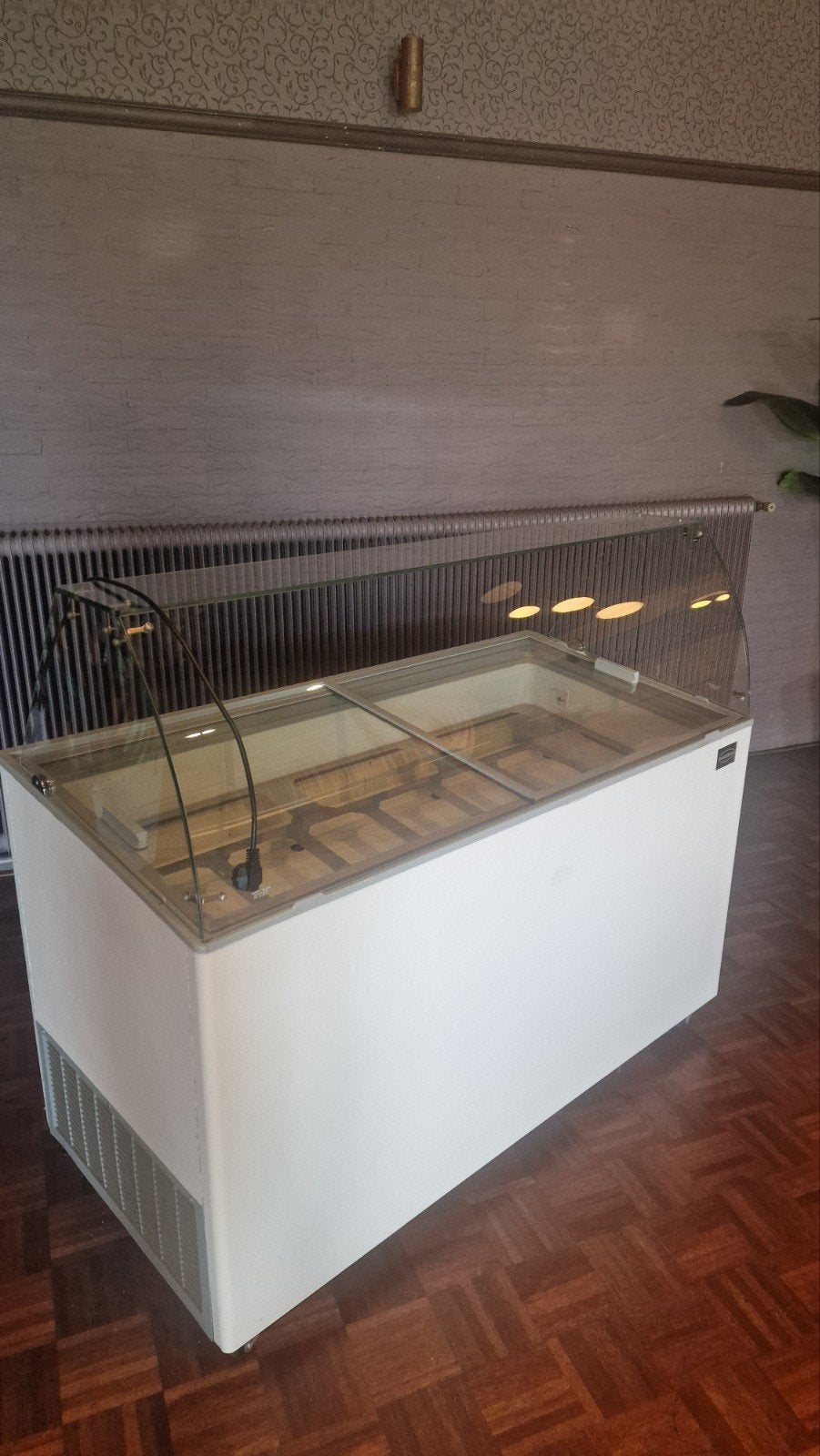 Te koop Combisteel "Tenerife" schepijsvitrine 10x5ltr, Zakelijke goederen, Horeca | Keukenapparatuur, Ophalen, Koelen en Vriezen