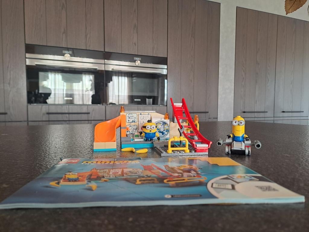 Lego Minions 75546 Gru's Lab - Compleet, Ophalen of Verzenden, Zo goed als nieuw