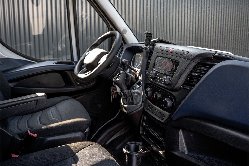 Iveco Daily 35C18 | 3.0L | 180 PK | Bakwagen met laadklep |, Automaat, Gebruikt, 4 cilinders, Iveco