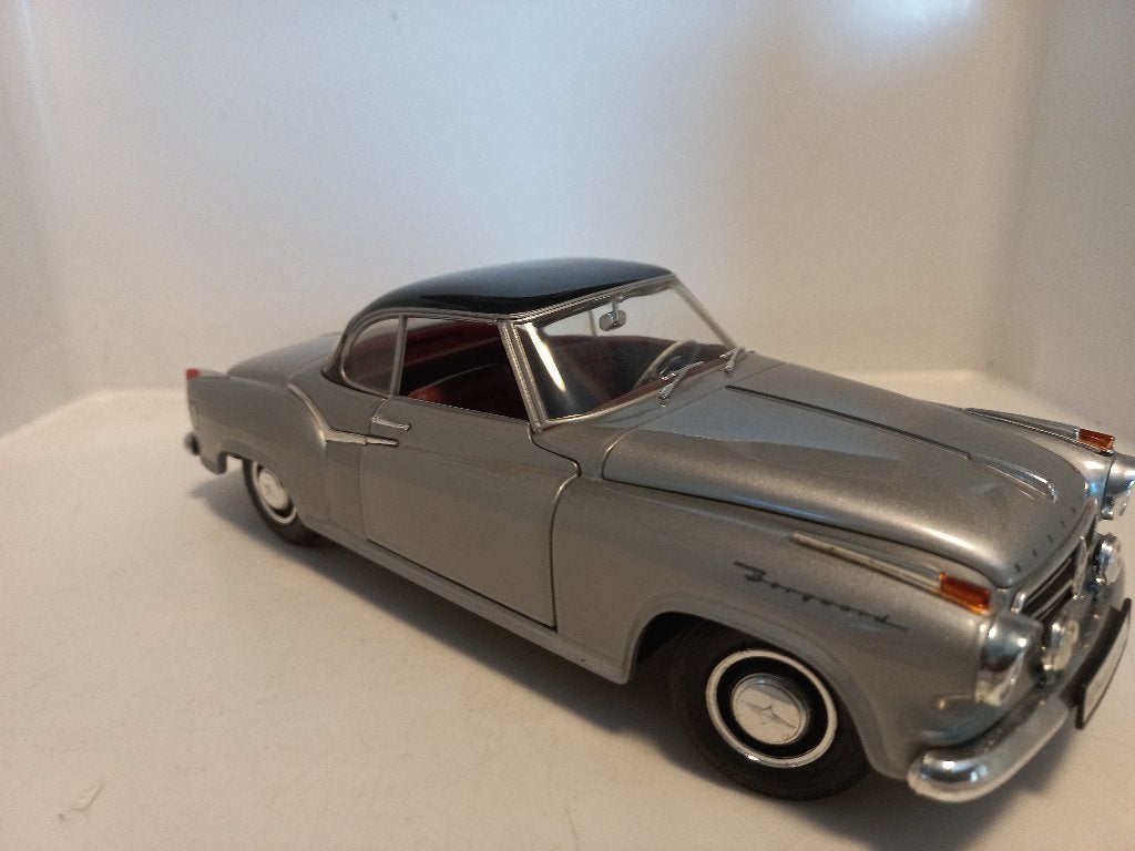 Borgward Isabella Revell 1:18 modelauto 146, Hobby en Vrije tijd, Modelauto's | 1:18, Ophalen of Verzenden, Zo goed als nieuw