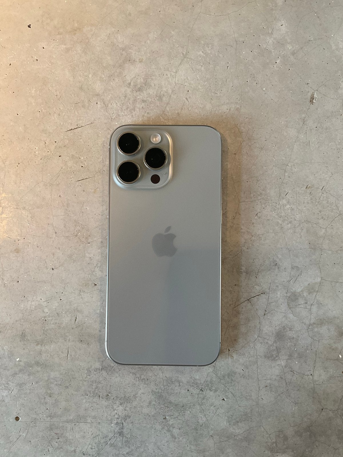 Apple iPhone 16 Pro Max 256GB titanium - Zo goed als nieuw, 256 GB, 94 %, IPhone 16 Pro Max, Ophalen of Verzenden