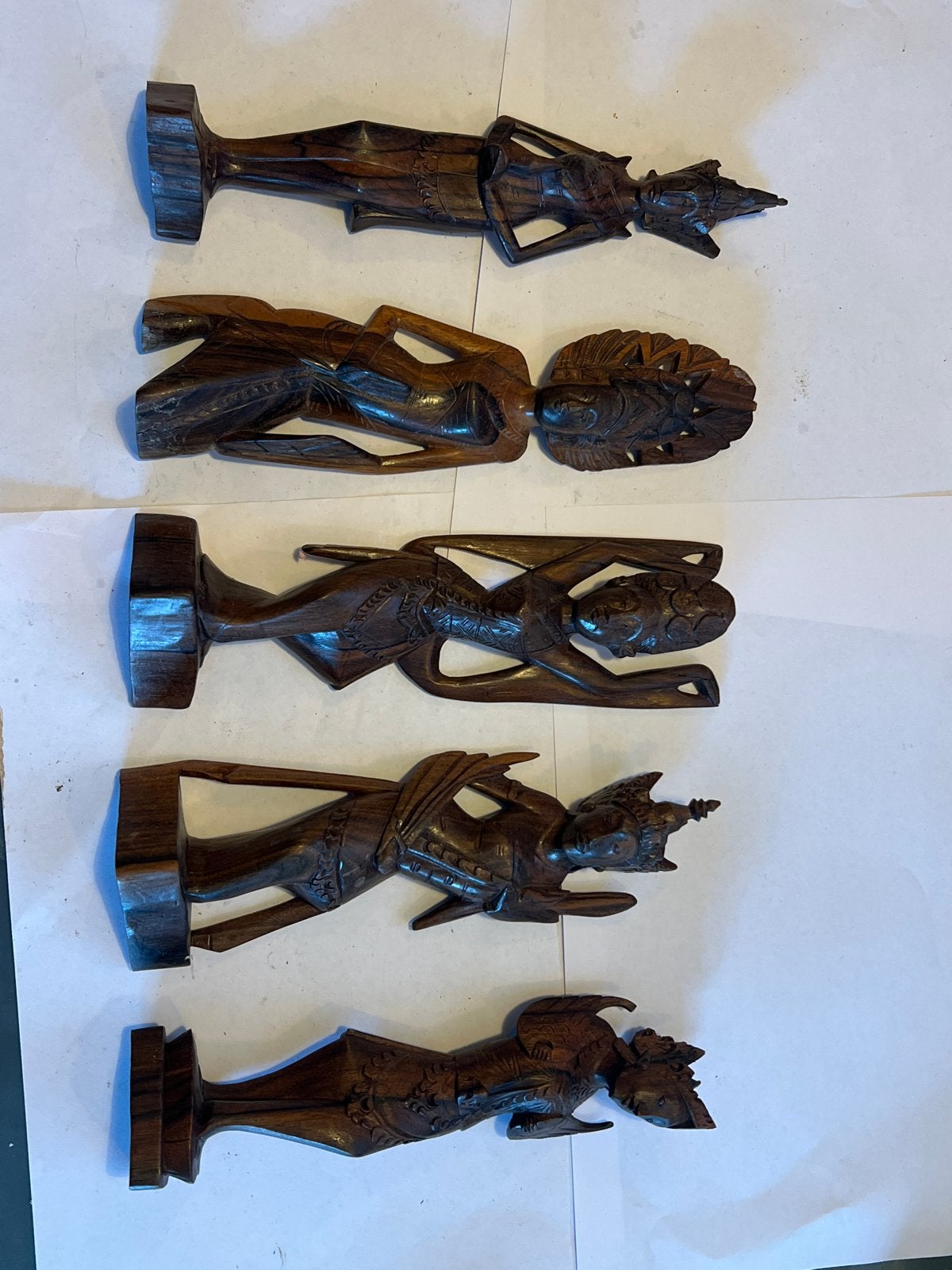 Set van 5 handgesneden houten beelden uit Azië 15 cm hoog, Antiek en Kunst, Ophalen, Groep mensen, Handgemaakt, 20 - 50 cm