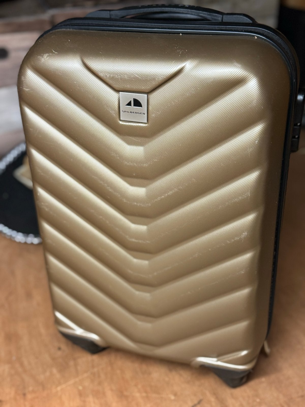 Goudkleurig Reiskoffertje met Wieltjes en Slot 33/20/44, Sieraden, Tassen en Uiterlijk, Koffers, Gebruikt, 50 tot 60 cm, Hard kunststof