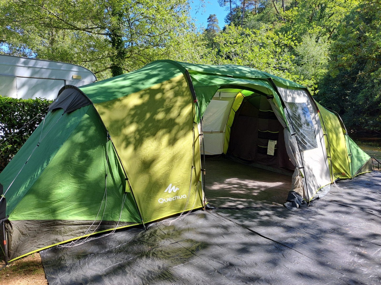 Grote 8-persoonstent: Arpenaz Family 8.4 XL, Caravans en Kamperen, Tenten, Ophalen, Gebruikt, Meer dan 6