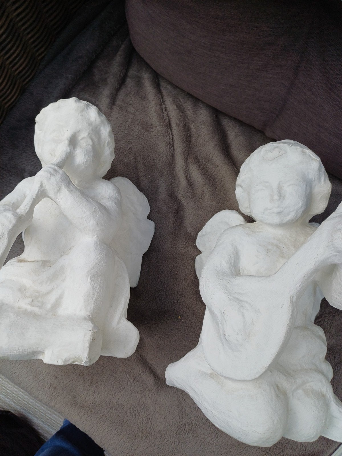 2 verschillende engelen van papier mache, Ophalen