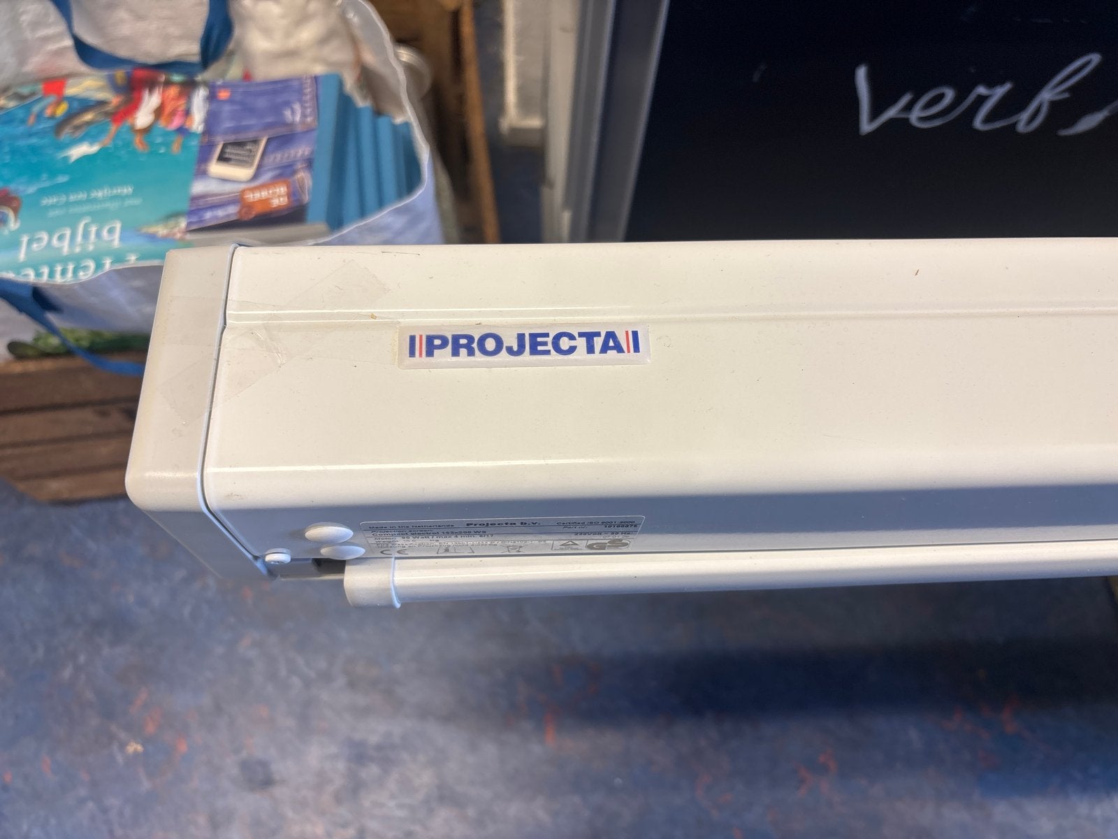 Projecta projectiescherm - automatisch oprolbaar, Ophalen, Handmatig, Gebruikt