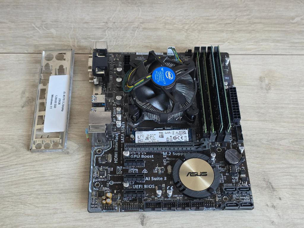 Asus H97M-E Moederbord + Intel i5-4570 , 20GB Ram, SSD, Gebruikt, DDR3, Ophalen of Verzenden, Micro-ATX