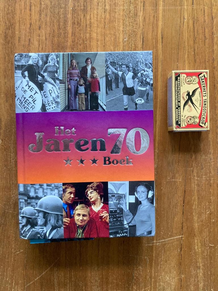 Het jaren 70 boek seventies jeugdsentiment tijdsbeeld thema, Ophalen of Verzenden, Zo goed als nieuw, Maatschappij en Samenleving