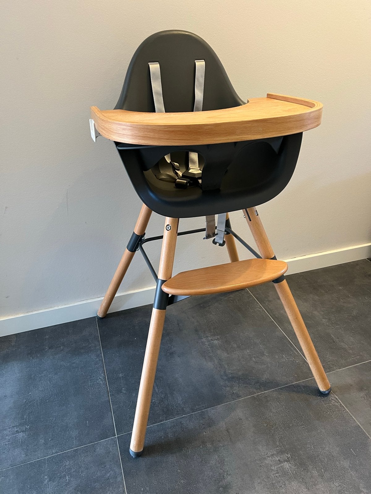 Childhome Evolu 2 kinderstoel met eetblad, Kinderen en Baby's, Kinderstoelen, Ophalen, Zo goed als nieuw, Meegroeistoel, Aanschuifbaar