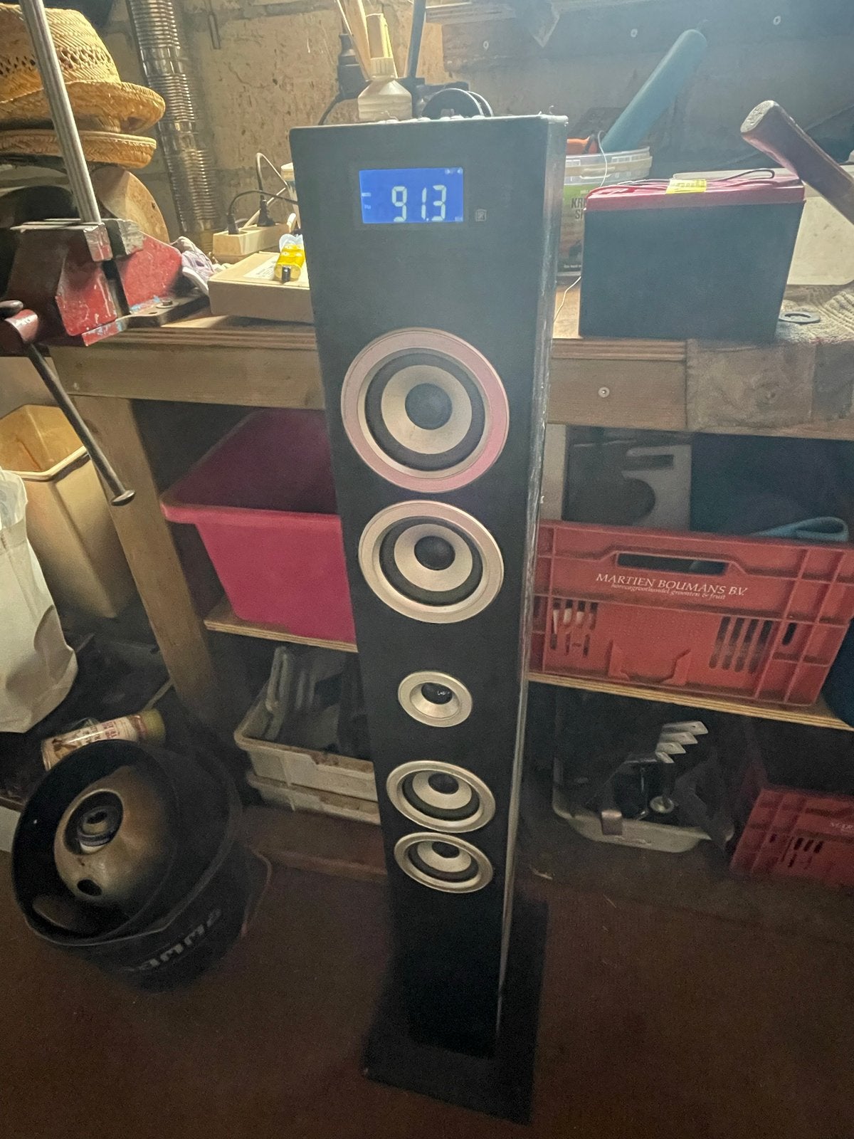 Vloerstaande luidspreker met FM-radio en USB-aansluiting, Vloerstaande luidspreker, Gebruikt, USB-aansluiting, Minder dan 60 watt