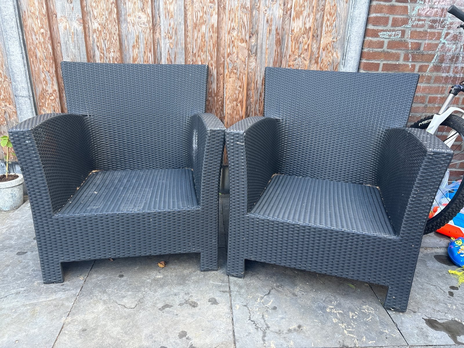 Twee donkergrijze bellagio tuinstoelen, Ophalen, Gebruikt, Wicker