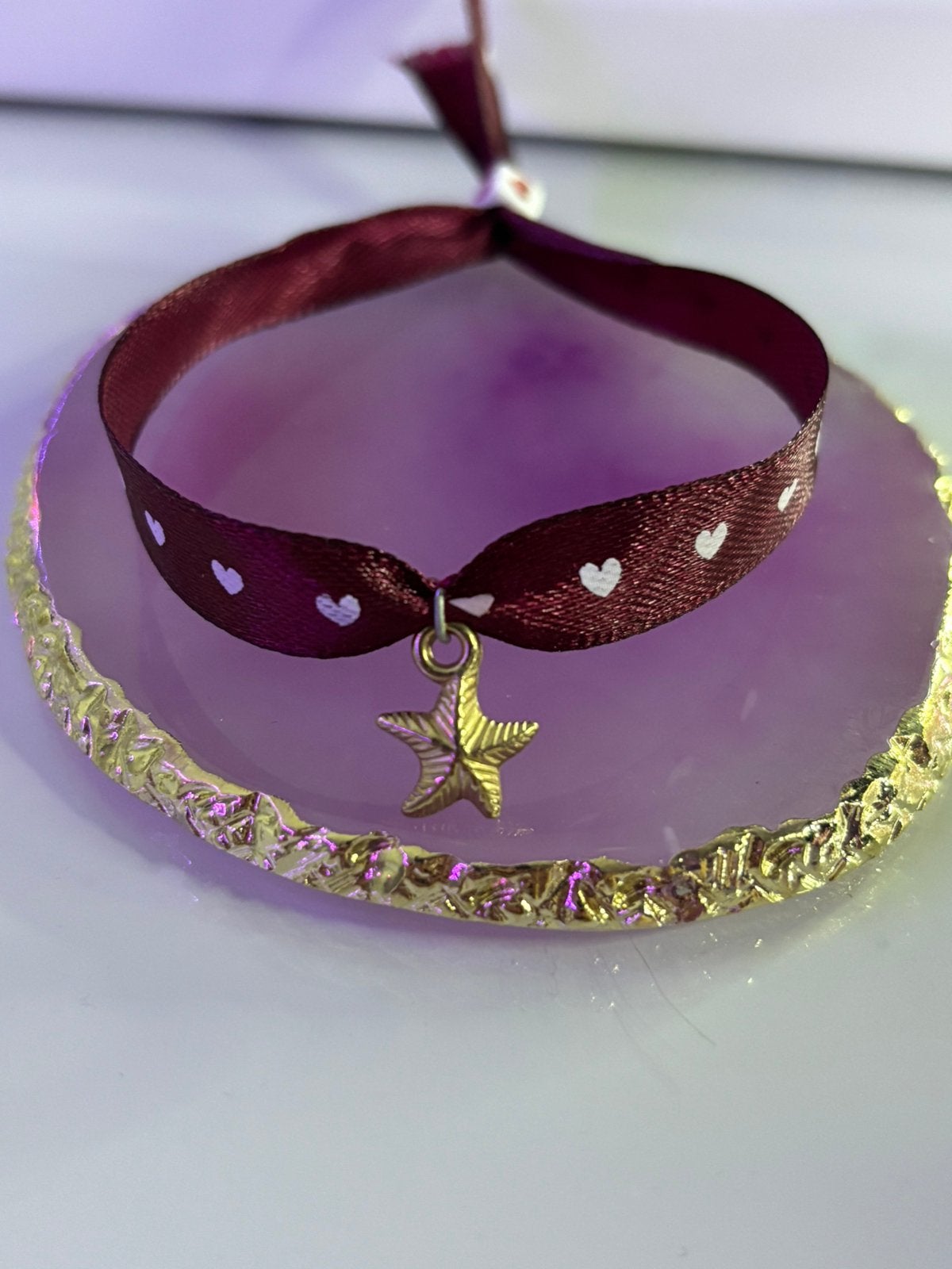 Bordeauxrood lint armbandje met ster, Overige materialen, Nieuw, Ophalen of Verzenden, Met bedels of kralen