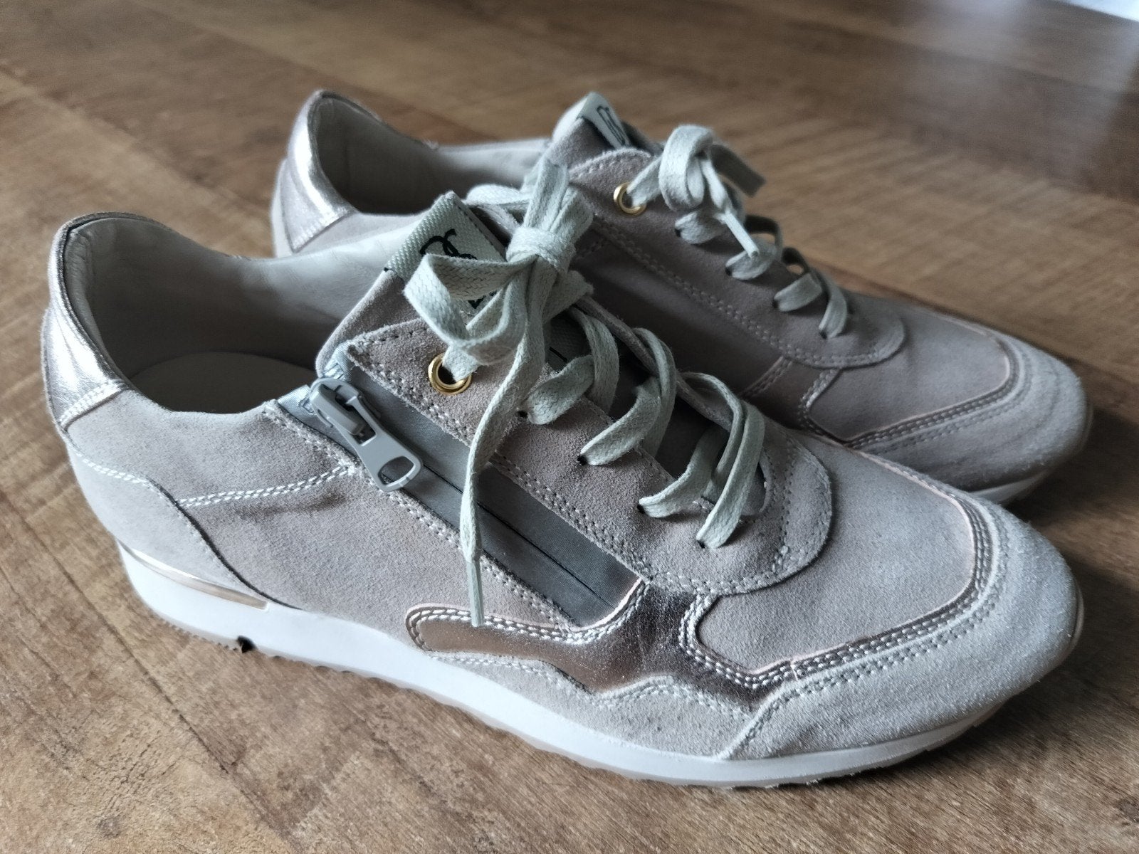 DL Sport Sneakers Maat 40, Kleding | Dames, Ophalen of Verzenden, Zo goed als nieuw, Beige, Sneakers of Gympen