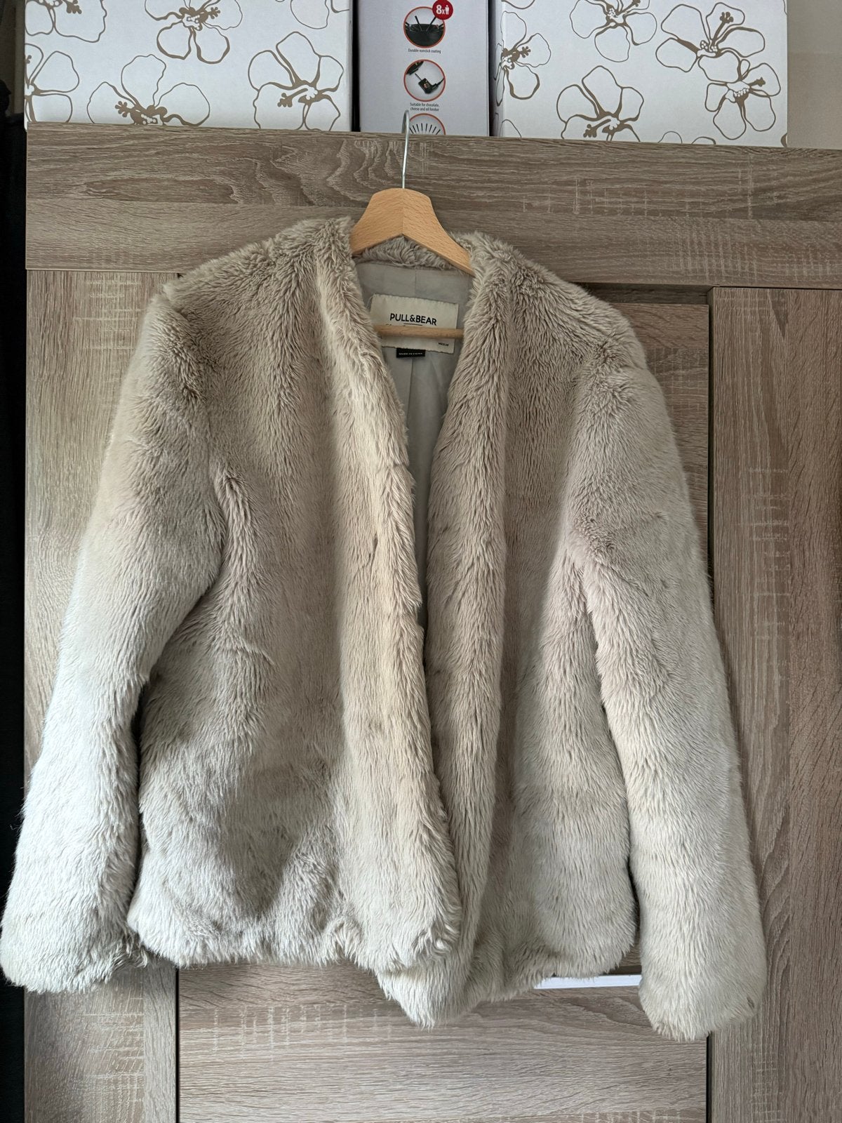 Pull&Bear fake fur jas maat L, Ophalen of Verzenden, Zo goed als nieuw, Maat 42/44 (L), Beige